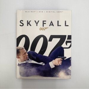 Skyfall - Blu-Ray/DVD (2-Disc Set 2012) James Bond w/ Slipcover